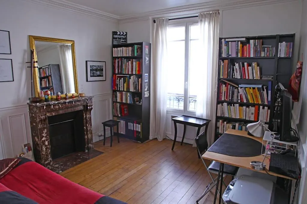 Quiet Apt 2Rooms Big Kitchen Canal Saint Martin 파리